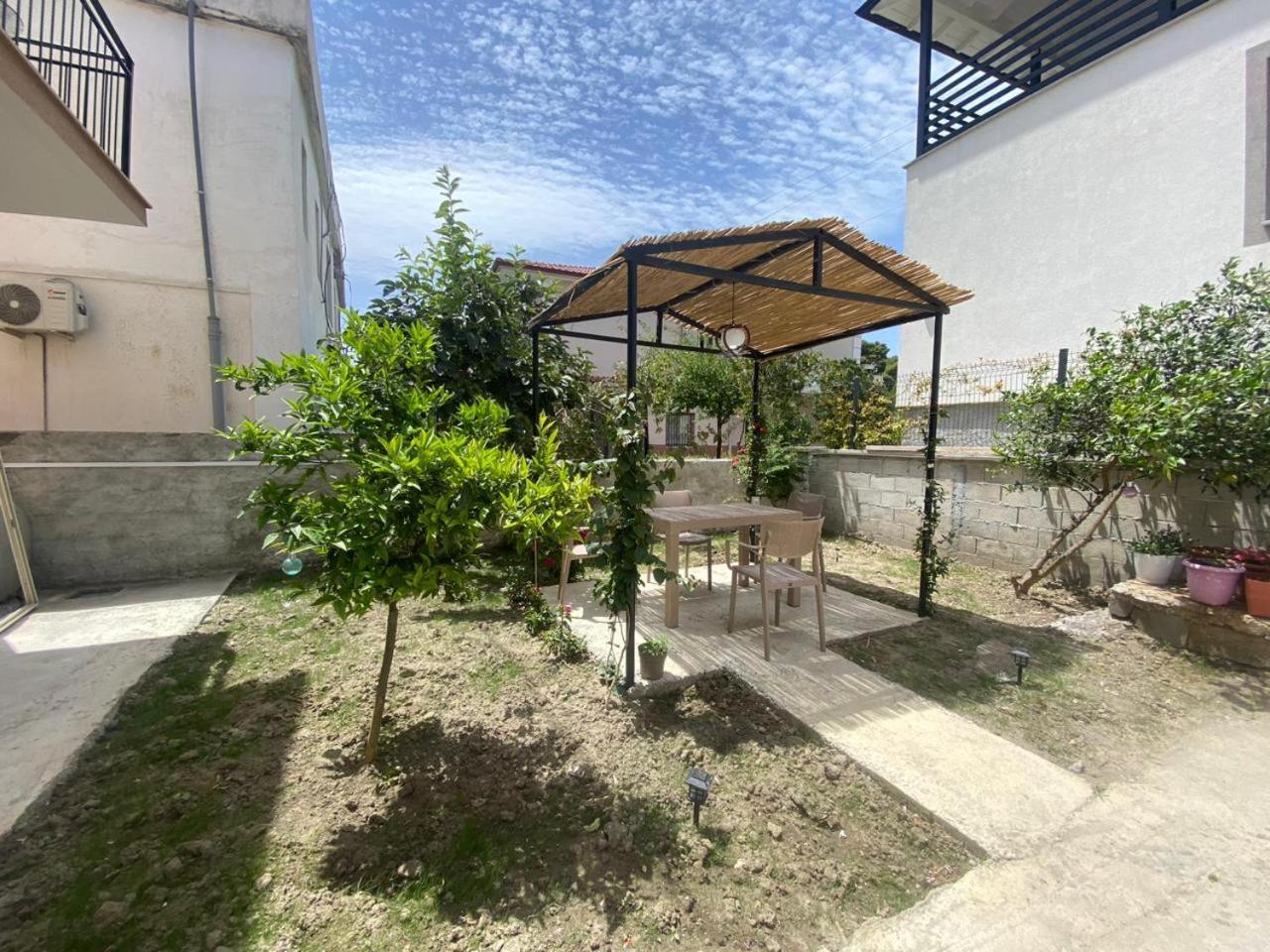 Vila Luani Vlorë エクステリア 写真